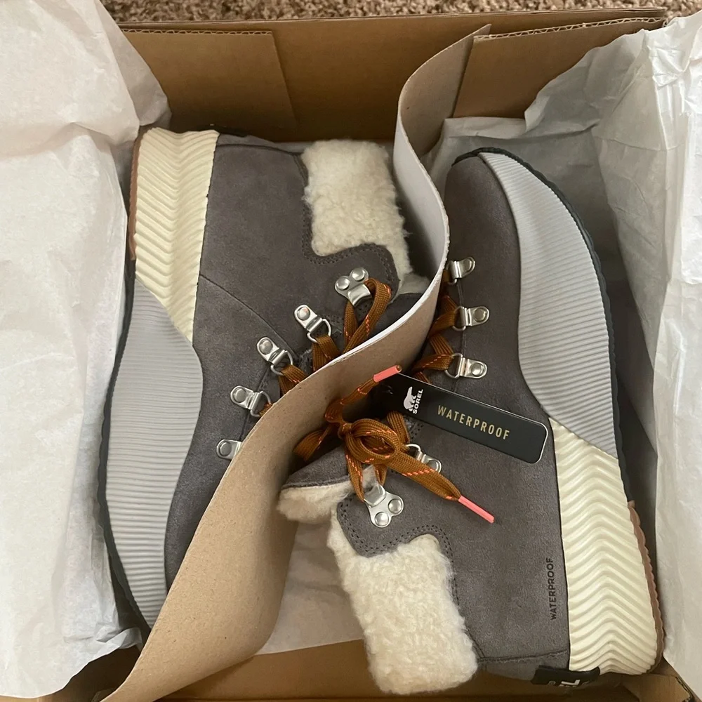 Sorel Womens Out N About III Conquest Waterproof Boot Gray Size 9 M new with box - Picture 2 of 4